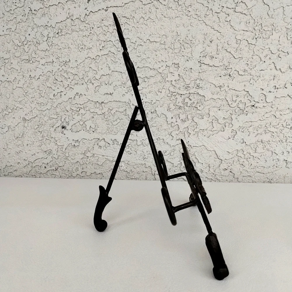 Vintage Cast Iron Fleur-de-Lis Display Easel Stand – Ornate Scroll Design – 11" - Picture 7 of 10